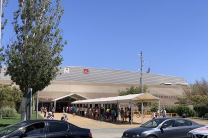 De lunes a domingo, vacunas sin descanso para los sanitarios.