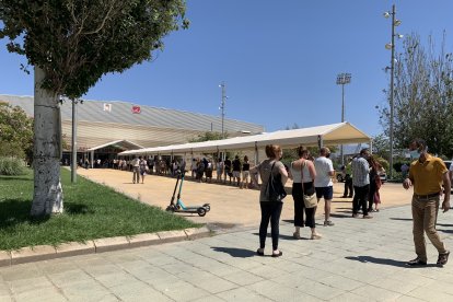 Miles de almerienses se vacunan cada día.