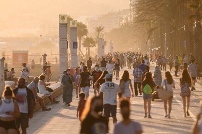 El Paseo Marítimo de la capital, en la noche de San Juan de 2021.