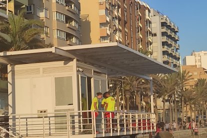Los socorristas estuvieron hasta las 2 de la mañana en las playas de la capital.