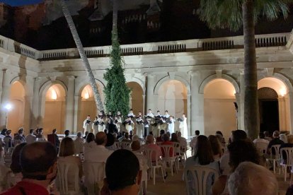 Momento de la actuación de la Escolanía del Valle de los Caídos en el claustro de la Catedral. Imágenes cedidas por María del Mar Marín.
