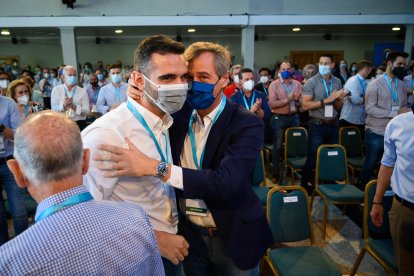 González Terol, junto al alcalde de Almería, Ramón Fernández-Pacheco.