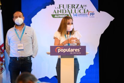 Maribel Sánchez, delegada del gobierno andaluz en Almería, junto a Ramón Herrera.