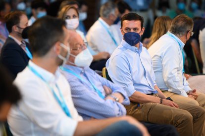 La cúpula del Partido Popular almeriense, en primera fila.