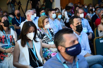 Asistentes al congreso popular.