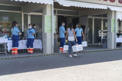 Llegada de vacunas al Palacio de los Juegos.