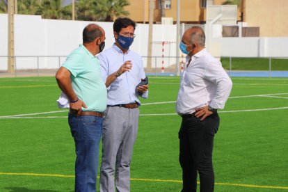 El alcalde de El Ejido en el terreno de juego.