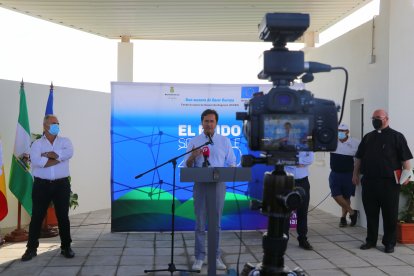 El alcalde ejidense en el acto de inauguración.