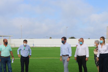 El alcalde de El Ejido en el terreno de juego.