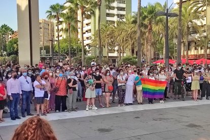 Gran asistencia de personas a la concentración.