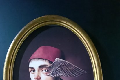 Hombre alado para la puerta del servicio masculino