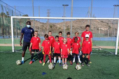 Papa Masse con los guardametas del Campus.