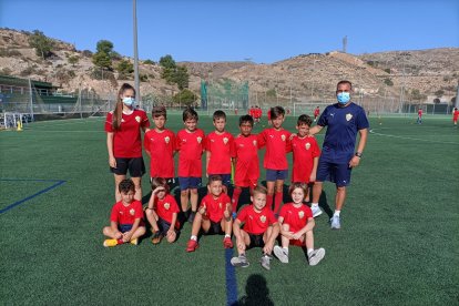 Laura Fernández y Pedro Gázquez posando para LA VOZ.