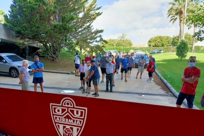 El ambientazo a primera hora antes de despachas los abonos.