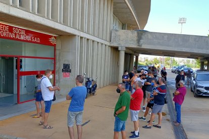 Todo en orden para entrar a la sede del Almería.