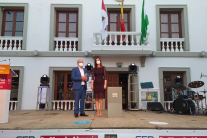 Ginés García recoge el Premio de Economía por su cooperativa centrada en el producto ecológico.