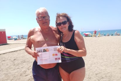 Fulgen y Mari Trini se han llevado el primer vale del día para el Hiper Almanzora de El Ejido