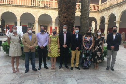 homenaje en la Escuela de Arte a todos los miembros de la comunidad educativa. Fotos de Víctor N.