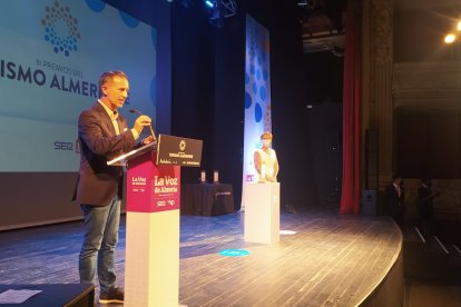 El CEO de Confort y Sabor recoge el galardón.