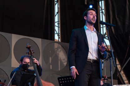 El tenor fue el primer artista en subirse al escenario
