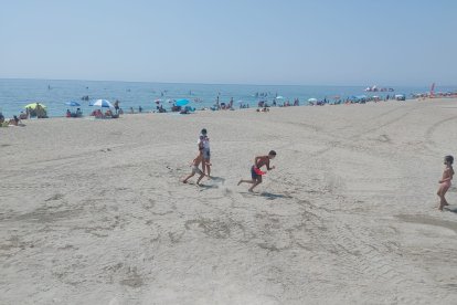 Los niños han vuelto a disfrutar de juegos tradicionales de la mano de Decroly Kids