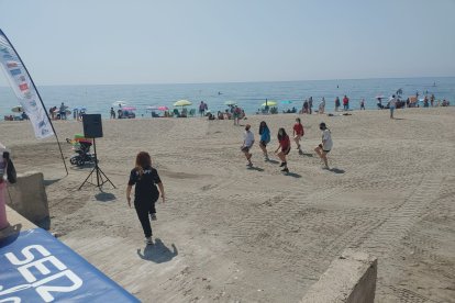 Un grupo de jóvenes se ha animado a participar en la clase