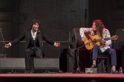 Antonio Reyes y Tomatito en la Plaza Vieja.