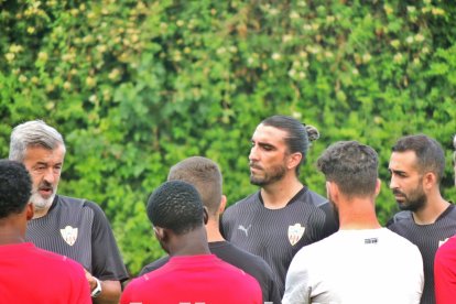 Atendiendo a Óscar Fernández.