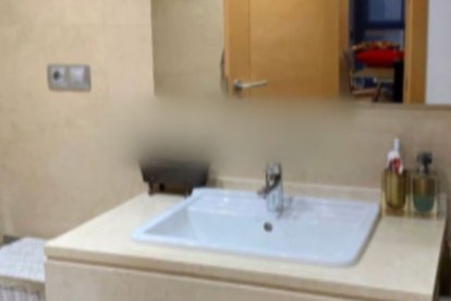 Uno de los cuartos de baño de la vivienda.