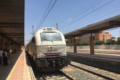 El tren vuelve a la capital.