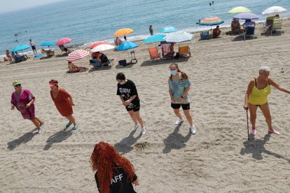 La clase de Dancehall impartida por Rocío ha triunfado entre los bañistas