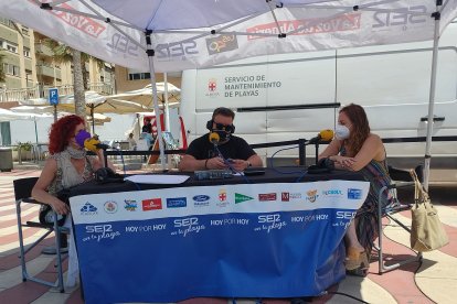 Las responsables del espacio cultural ‘El Tintero’, Sensi Falán y Carmen Núñez, en La SER