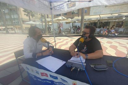 El diputado provincial y portavoz de Ciudadanos, Rafael Burgos, junto a Alfredo Casas en La SER