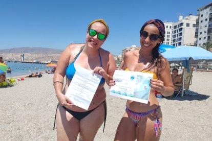 Dos vecinas de El Zapillo se llevaron la cena en La Tagliatella y la clase de iniciación al surf