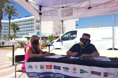 La concejal de Presidencia, Rocío Sánchez, junto a Alfredo Casas en La SER