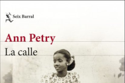“Se lee como un thriller. Se posa como un clásico. Y duele como la herida abierta que sigue siendo”.