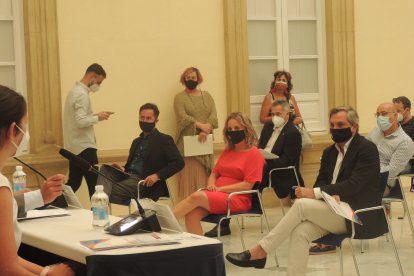 Autoridades en la presentación.