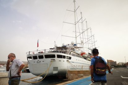 Un destacado número de pasajeros ha optado por realizar un tour por la ciudad.
