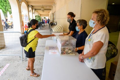 La recogida de abanicos tiene lugar en la Plaza Vieja.