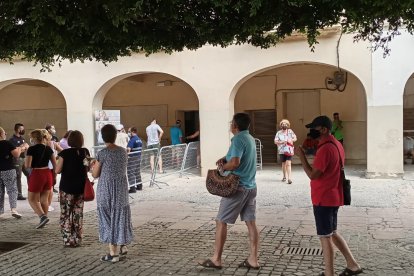 Los abanicos de la Feria de Almería vuelven a suscitar expectación.