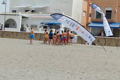 Un gran grupo de niños ha participado en muchos juegos gracias a los monitores de Decroly Kids