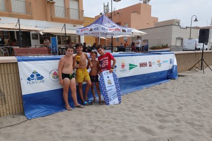 Los niños de la zona participaron en un sorteo de juguetes gracias a la empresa ‘Toy Planet’