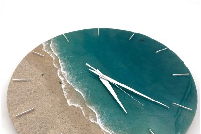 Tiene otra línea de venta con elementos de decoración.