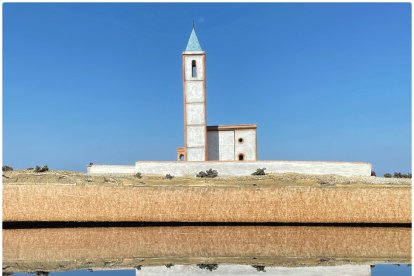 La iglesia de la Salinas de Cabo de Gata en diorama.