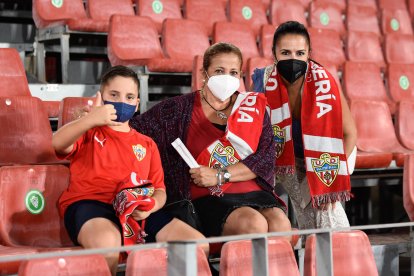 Noche especial para los abonados del Almería.