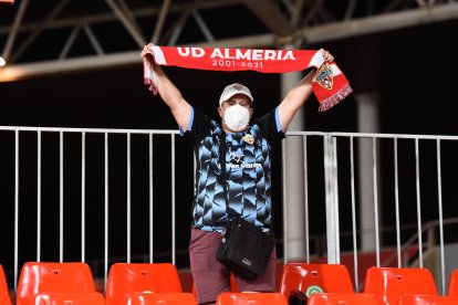 Noche especial para los abonados del Almería.