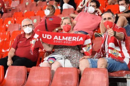 Noche especial para los abonados del Almería.