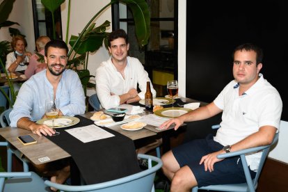 Julio Soria, Francisco de la Torre y Vicente Sánchez en Casa Sevilla.