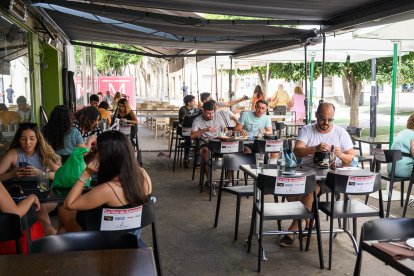 La terraza de Capitol, otro punto de encuentro almeriense en esta no-Feria de 2021.