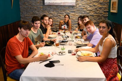 Mireia Castro, Edu Ballester, Luis Caballero, Valentina Castrillo, Sofia Ribeiro, Belén Morales, Enoc Díaz, Paulo De Urmeneta y Toni Fierro.